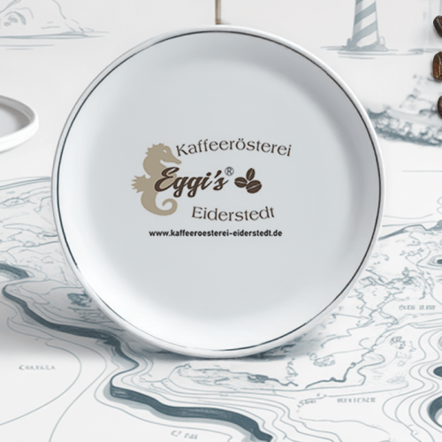 Illustration_Karte_Essen_Wasser_Leutchturm_auf_Teller_Pins_Meer_Eggie_Kafferösterei